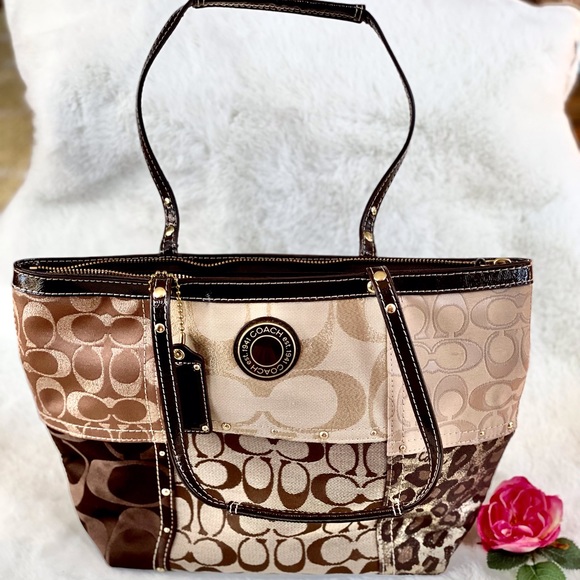 COACH LEGACY SIGNATURE PATCHWORK TOTE Amazing Condition Brown, Tan , & Cream. - Picture 12 of 12